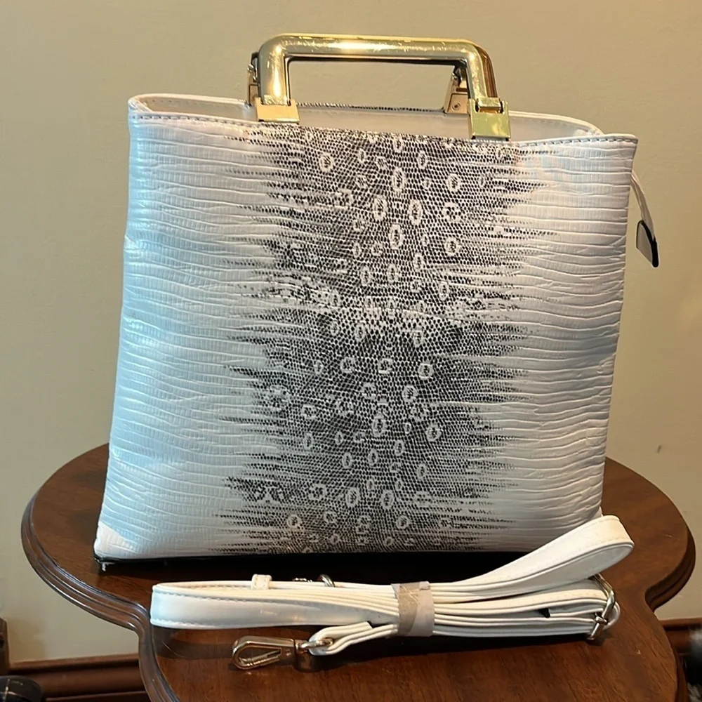Snakeskin vintage luxury Satchel  Crossbody bag  goldtone HW  White/ Black  NWOT